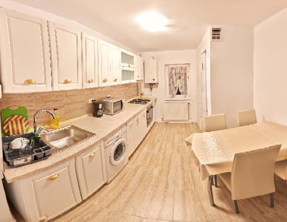 Apartament 2 Camere Cu Loc De Parcare クルージュ＝ナポカ エクステリア 写真